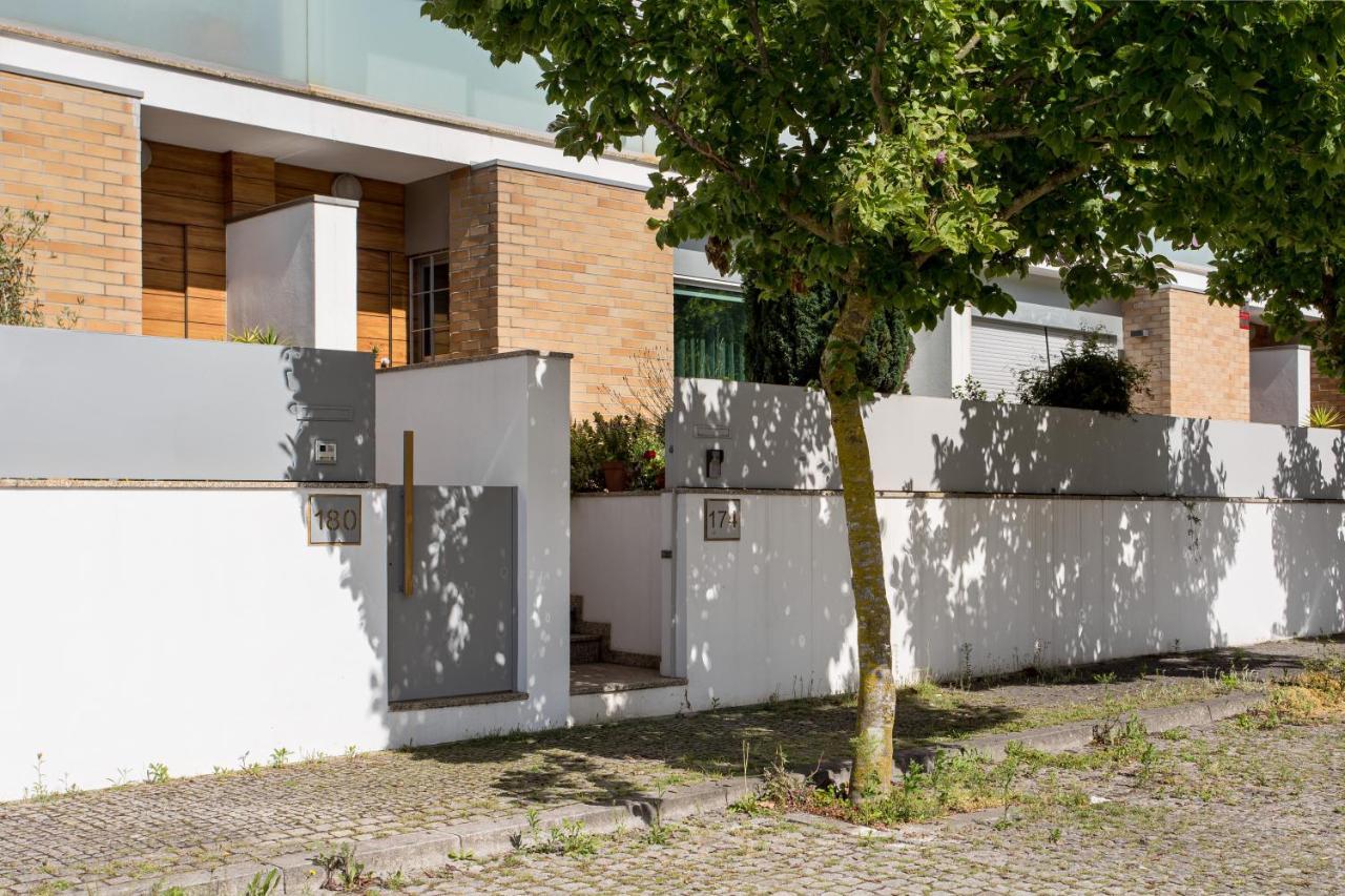 Appartamento Joivy Sleek House Balcony & 2 Terraces In Porto Maía Esterno foto