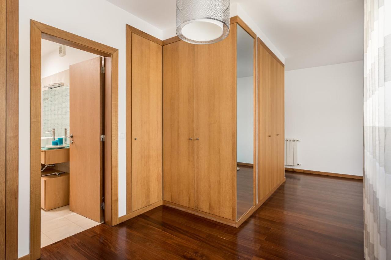 Appartamento Joivy Sleek House Balcony & 2 Terraces In Porto Maía Esterno foto