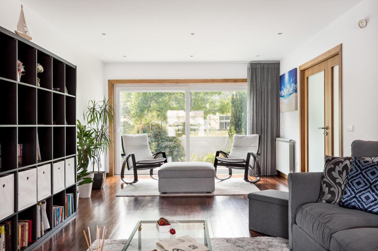 Appartamento Joivy Sleek House Balcony & 2 Terraces In Porto Maía Esterno foto