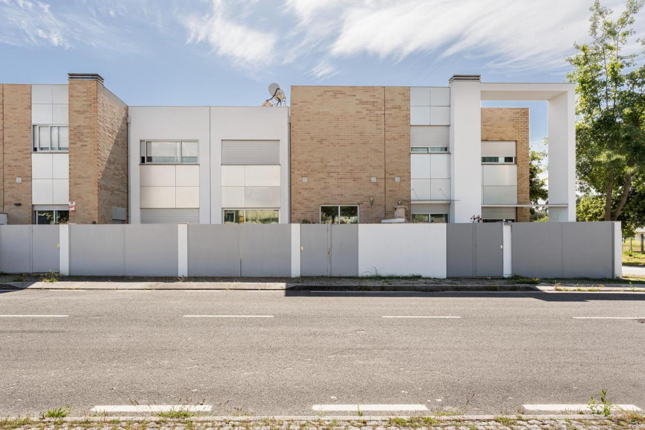 Appartamento Joivy Sleek House Balcony & 2 Terraces In Porto Maía Esterno foto
