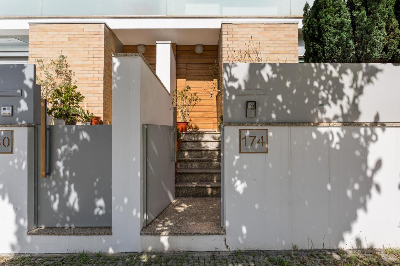 Appartamento Joivy Sleek House Balcony & 2 Terraces In Porto Maía Esterno foto